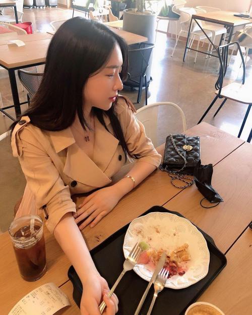 21岁白嫩大胸妹子 第3张