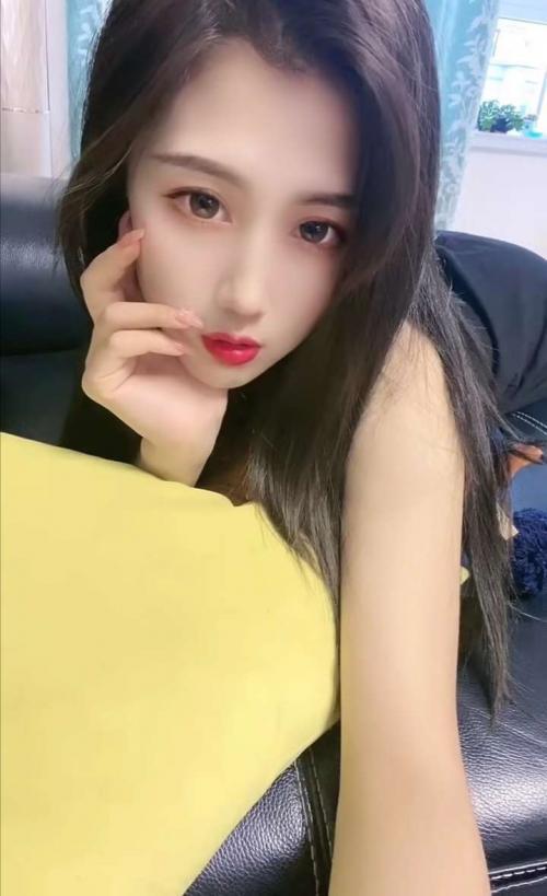 白白的奶子，紧紧的逼，能噴水，可以自慰，声音柔软 第1张