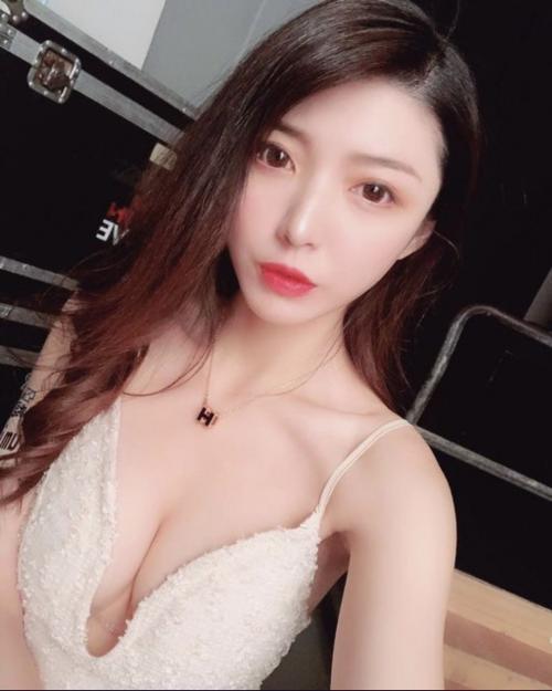 三亚96兼职小妹，貌美如花床上特惊艳特疯特骚 第2张