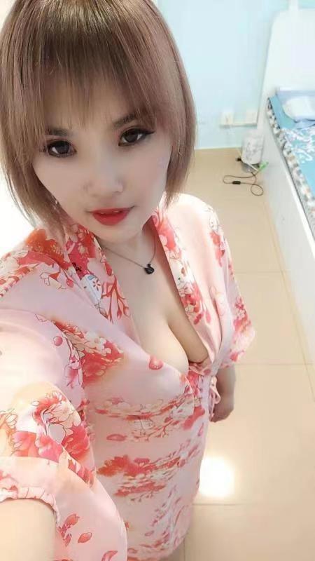 年轻有气质，颜值正身材好，温柔体贴懂男人 第1张
