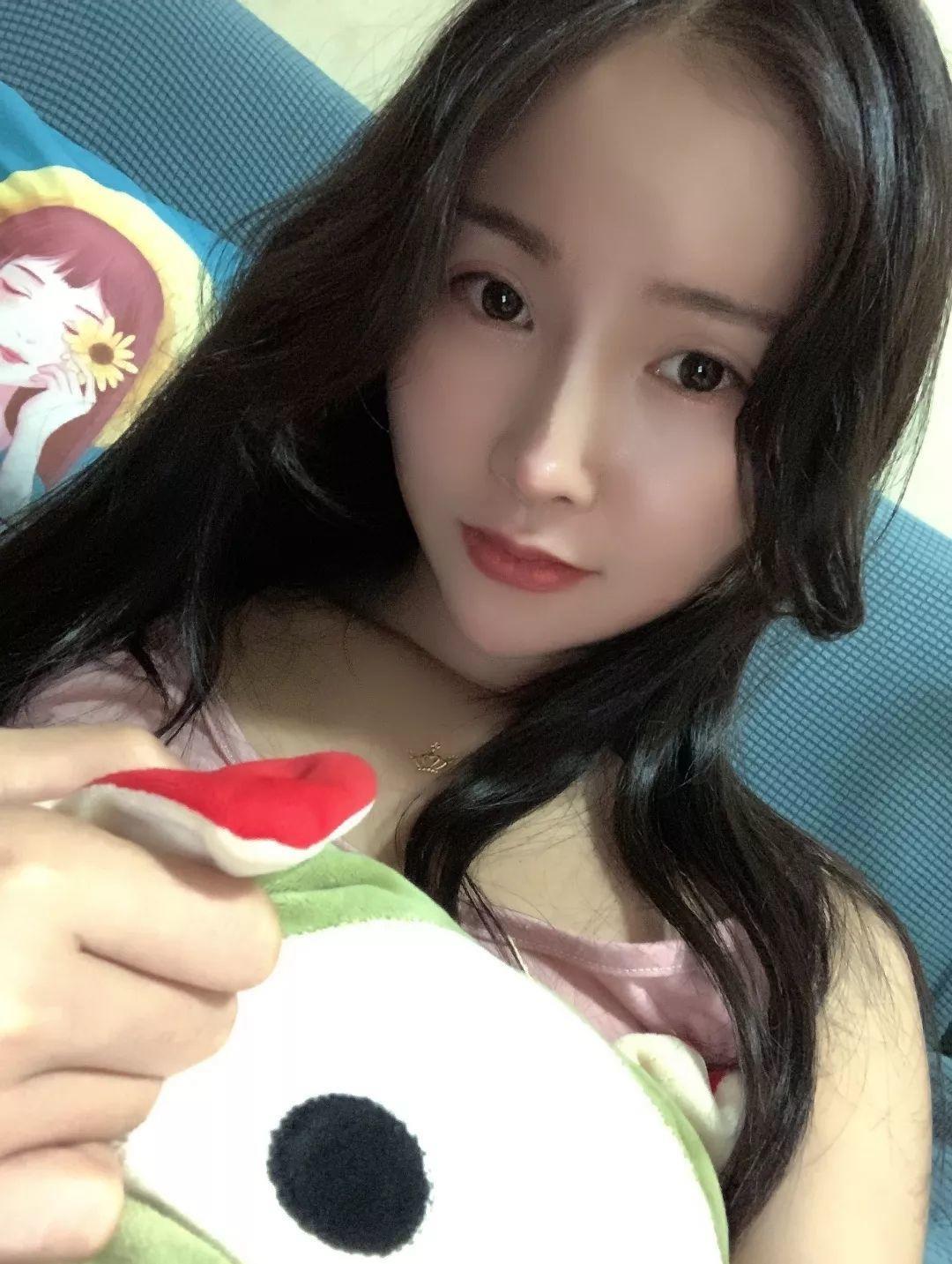 出差物色的一个兼职美女，身材火辣、屁股很翘 第1张