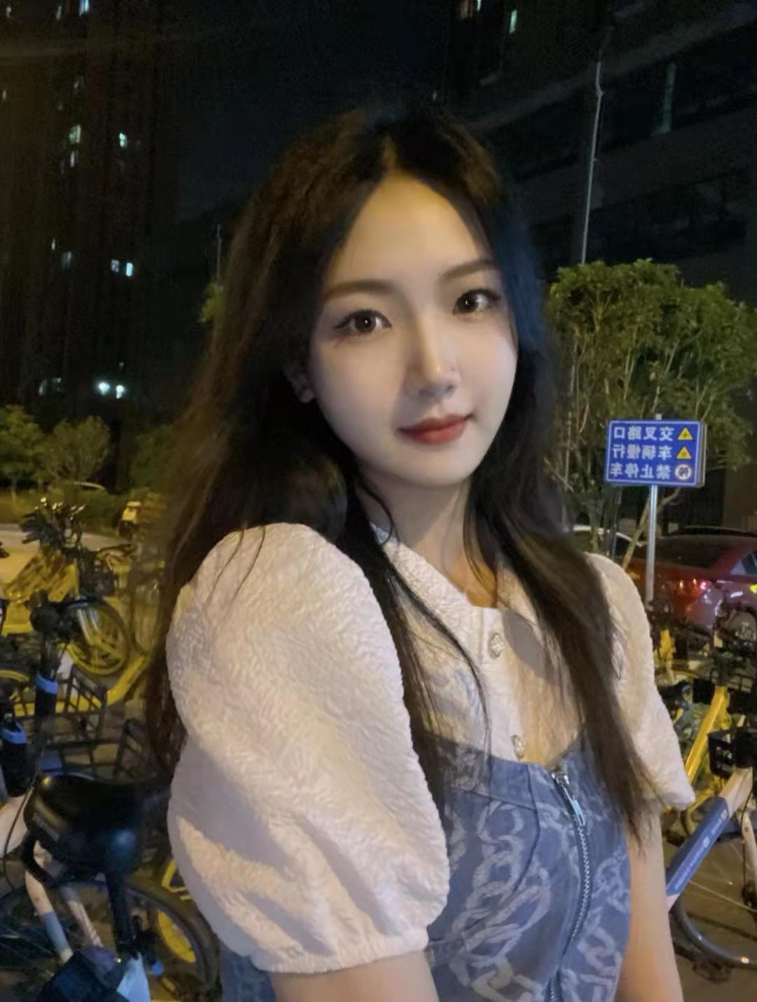 龙湖天街的微胖妹子，肉嘟嘟的干起来爽【 第1张