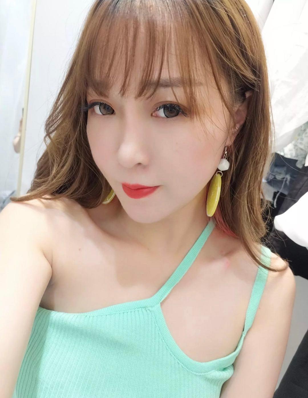 验证长相甜美，大长腿的95后极品美少女 第2张
