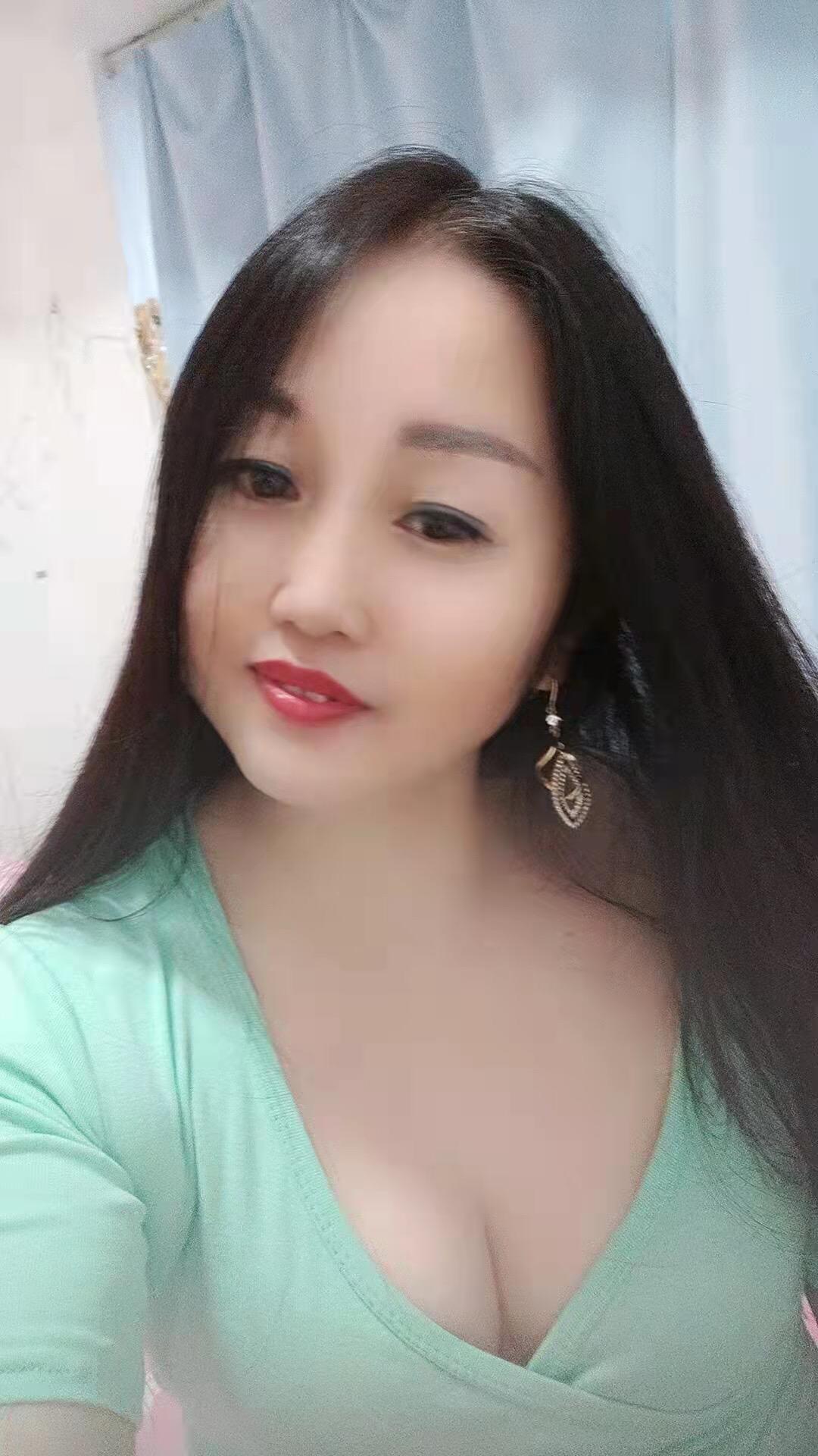 36E大奶少妇，后入和女上位都很爽 第1张