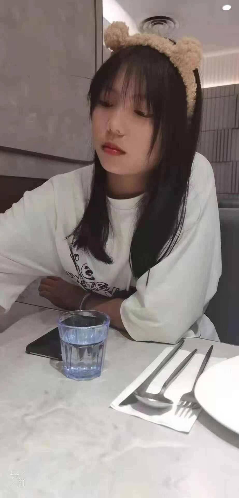 青春可人的重庆妹，主动接吻的小女友劲儿 第1张